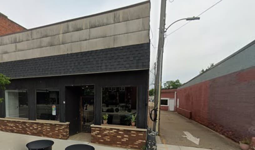Pawz N Clawz Pet Salon