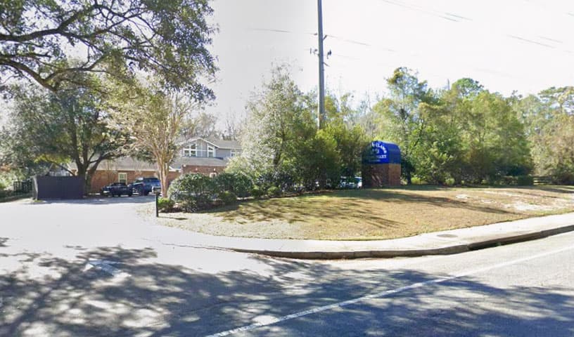 Paws & Claws Veterinary Hospital
