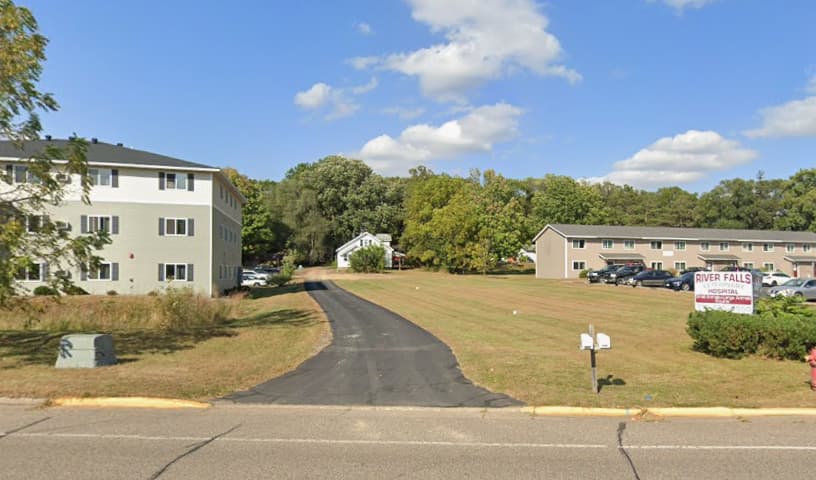 River Falls Veterinary Hospital