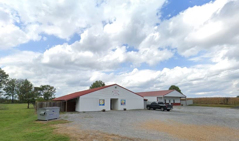 Pebble Creek Kennels by the Lake